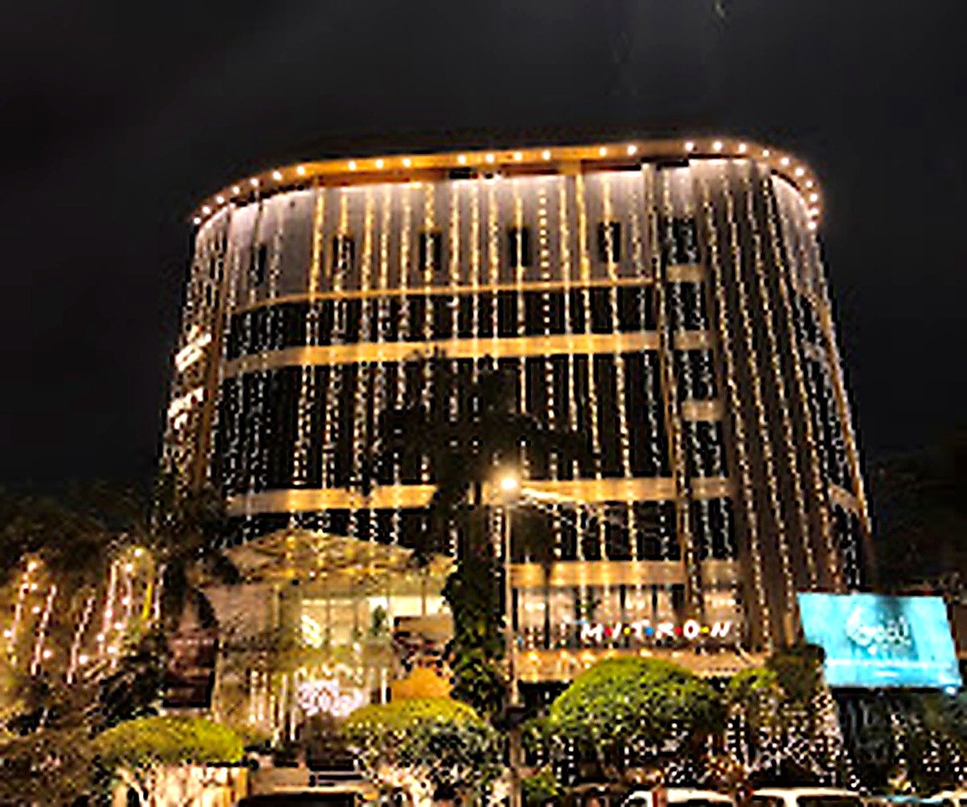Peninsula Grand